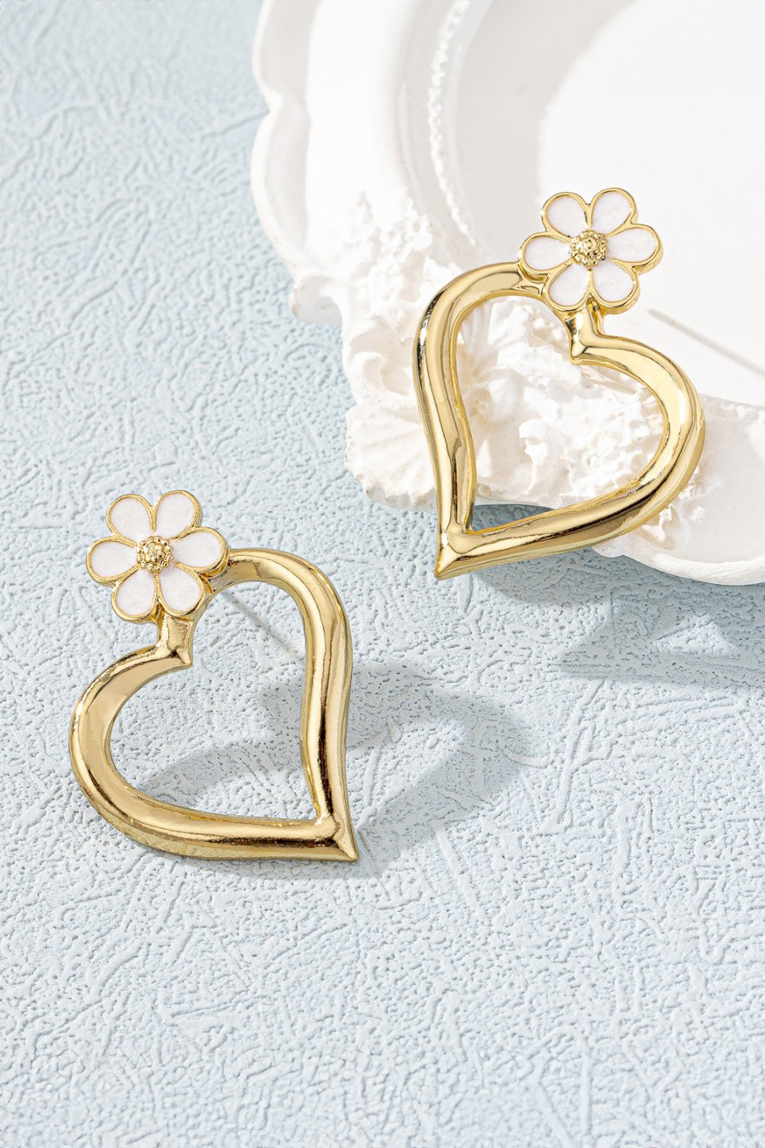 Gold Daring Hollowed Heart Dainty Flower Studded Earrings - loveforevers