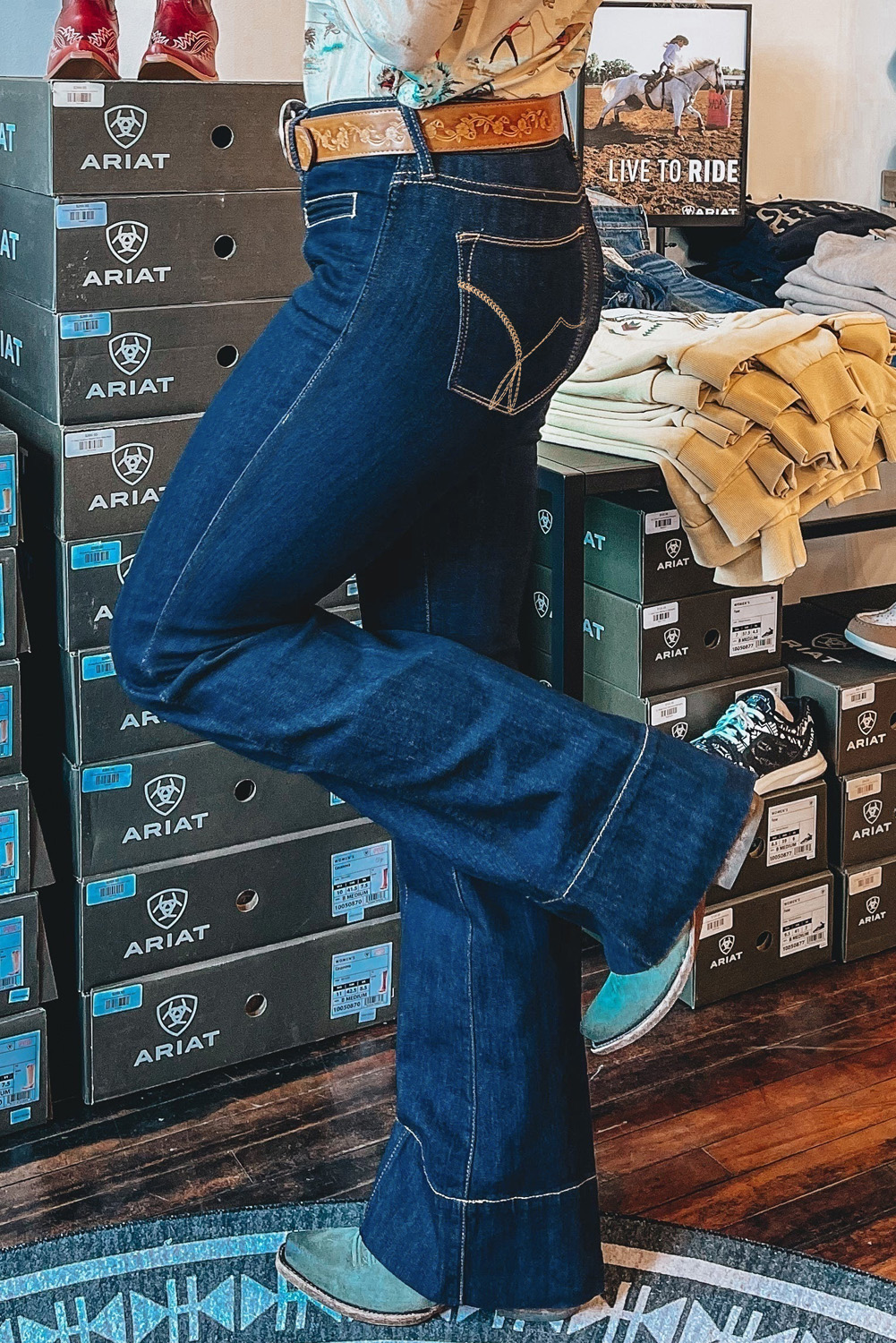 Sail Blue Center Seam Deep Wash Straight Jeans - loveforevers