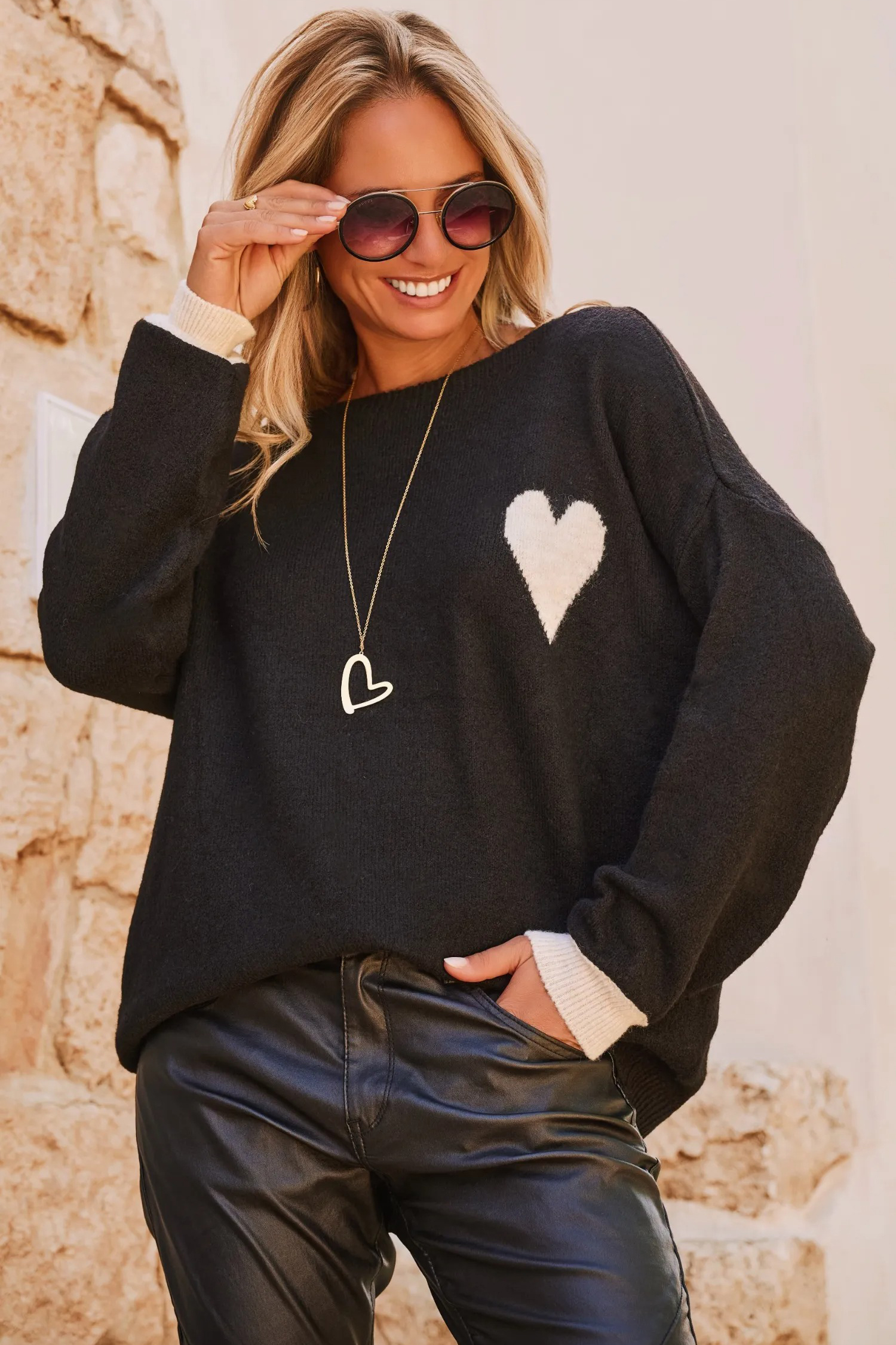 Black Heart Detail Contrast Cuffs Baggy Sweater - loveforevers