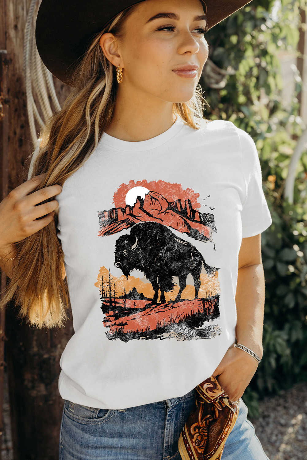 White Western Buffalo On Plains Graphic Crew Neck Tee - loveforevers