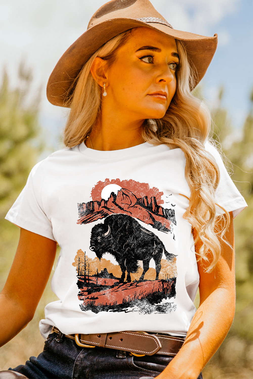 White Western Buffalo On Plains Graphic Crew Neck Tee - loveforevers